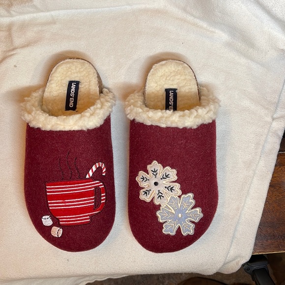 Lands' End Women's Felt Scuff Slippers Embroidered Soft Sherpa Lined sz 7 - Picture 2 of 12
